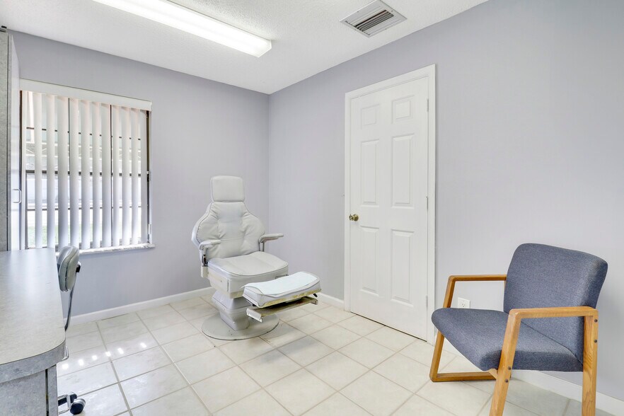 More Photos Of 1791 SE Port St Lucie Blvd, Port Saint Lucie Medical For Sale