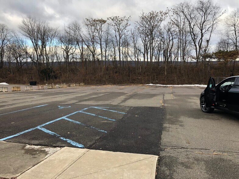 More Photos Of 679 Carey Ave, Hanover Township Office For Lease