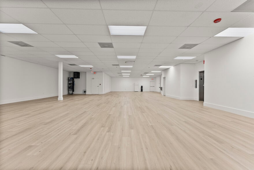 More Photos Of 2000 N Federal Hwy, Delray Beach General Retail For Lease