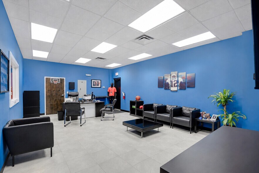 More Photos Of 2350 Us-17-92, Longwood Showroom For Sale