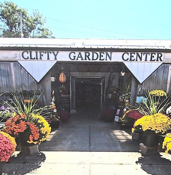 More Photos Of 1121 Clifty Dr, Madison General Retail For Sale