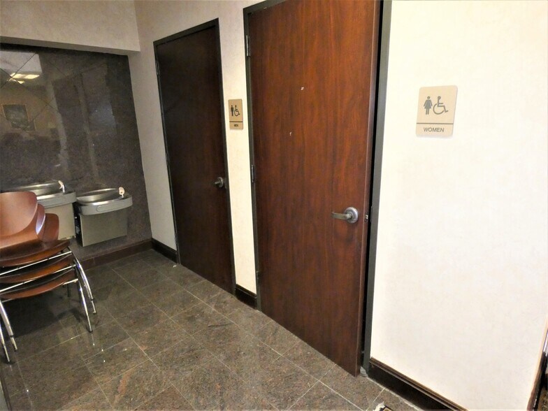 More Photos Of 300 N St Marys St, Beeville Bank For Sale