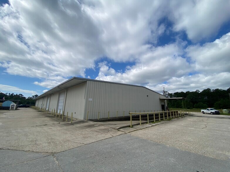 More Photos Of 2103 US-190 Hwy, Hammond Showroom For Sale