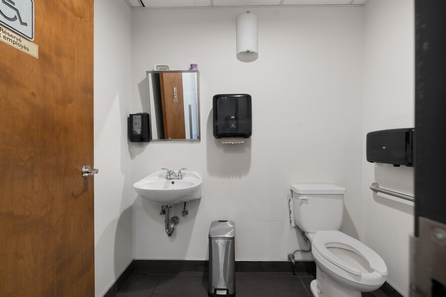 More Photos Of 80-90 Rue Wellington N, Sherbrooke General Retail For Lease