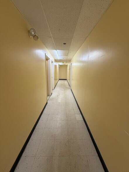 More Photos Of 251 S Main St, Middleton Storefront For Lease