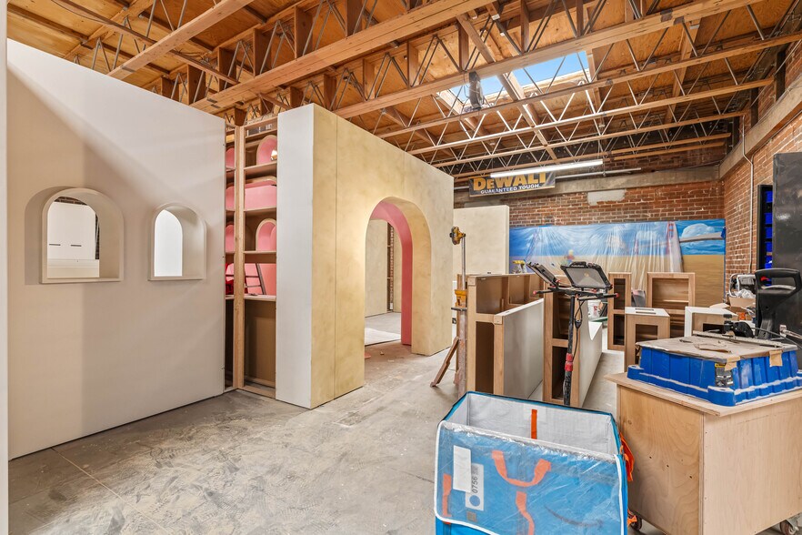 More Photos Of 1458 E 58th Pl, Los Angeles Showroom For Lease