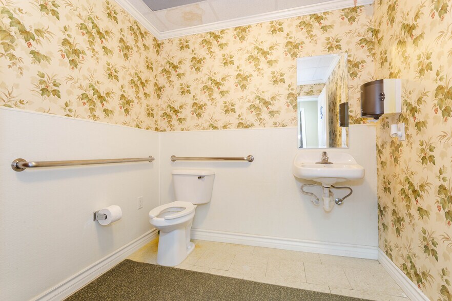 More Photos Of 28101 W Avenue C6, Lancaster Office Residential For Sale