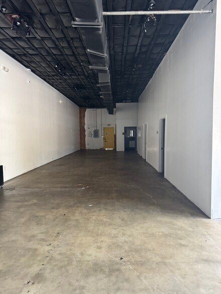 More Photos Of 4715 Main St, Houston Unknown For Lease