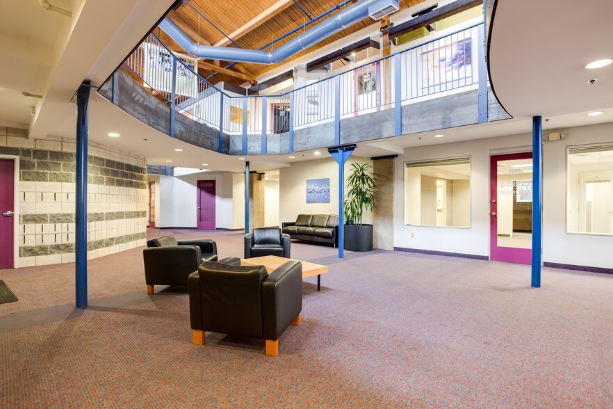 More Photos Of 725 Jackson St, Fredericksburg Office For Lease