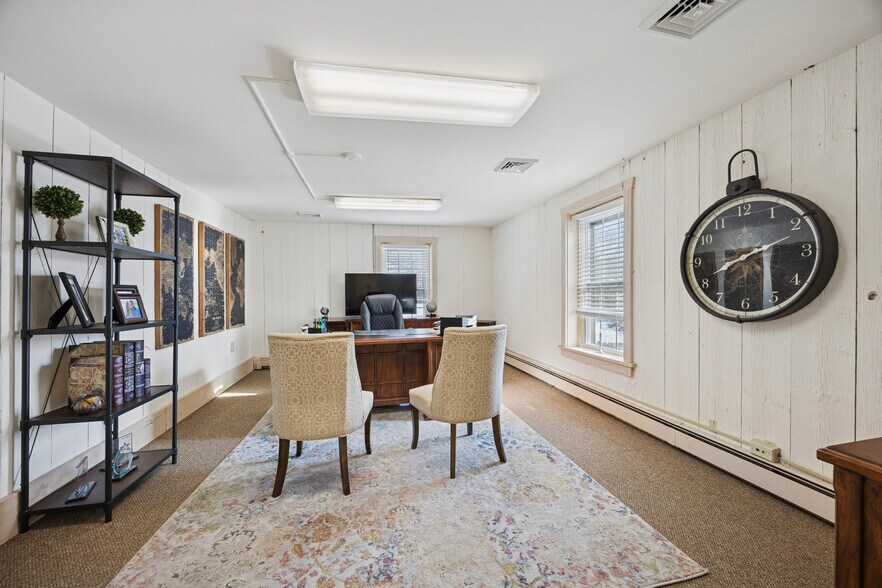 More Photos Of 46 Hilltown Pike, Line Lexington Office For Sale