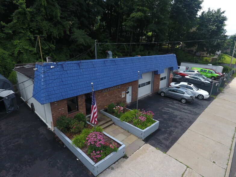 Primary Photo Of 1561 Park St, Peekskill Auto Repair For Sale