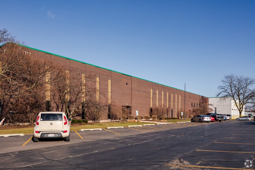 More Photos Of 1717 W Harvester Rd, West Chicago Warehouse For Lease