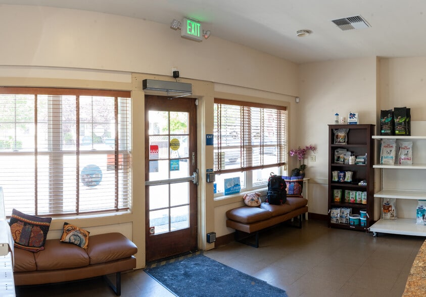 More Photos Of 820 D St, San Rafael Veterinarian Kennel For Sale