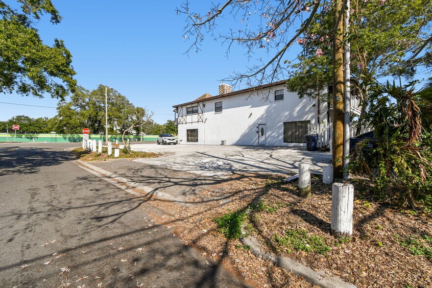 More Photos Of 3601 E Busch Blvd, Tampa Storefront Retail Office For Lease