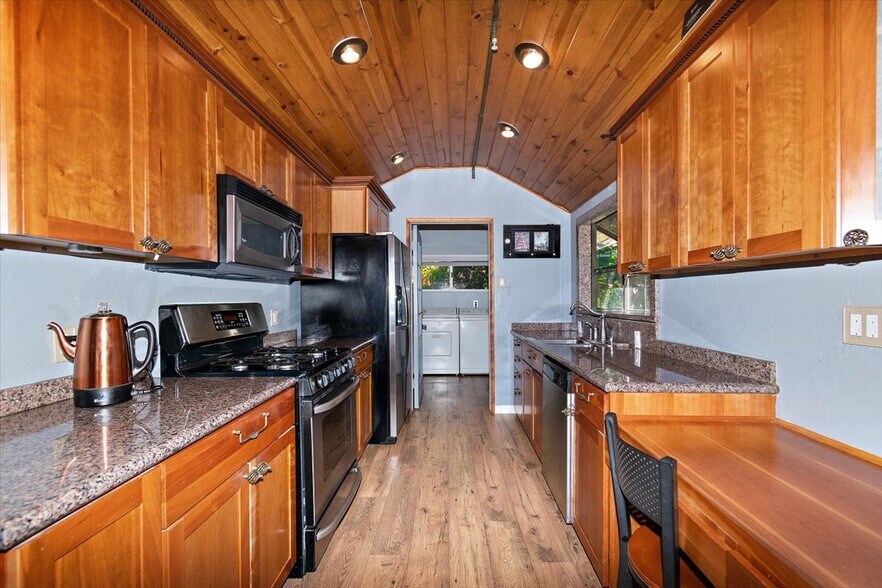 More Photos Of 39226 N Shore Dr, Fawnskin Restaurant For Sale