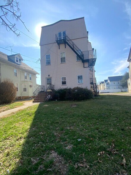 Primary Photo Of 138-140 Murray St, Elizabeth Multifamily For Sale