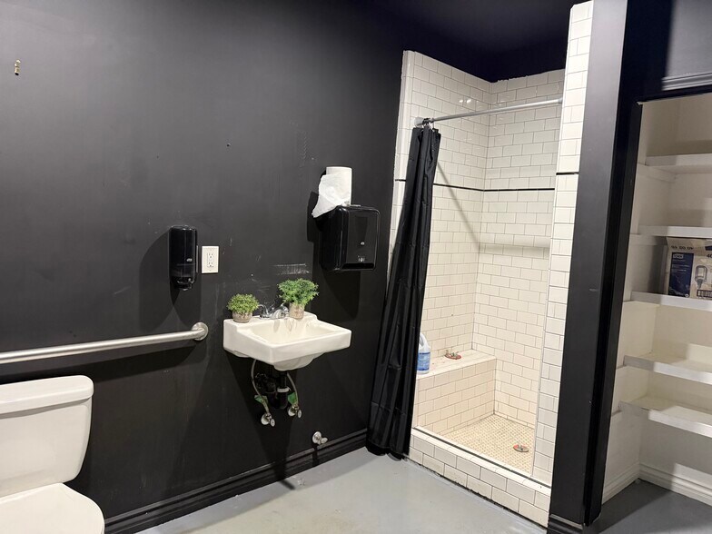 More Photos Of 7365 Melrose Ave, Los Angeles Storefront Retail Office For Lease