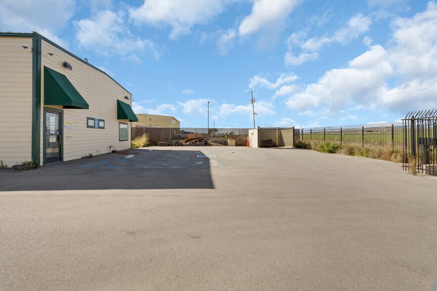 More Photos Of 991 Industrial Way, King City Warehouse For Sale