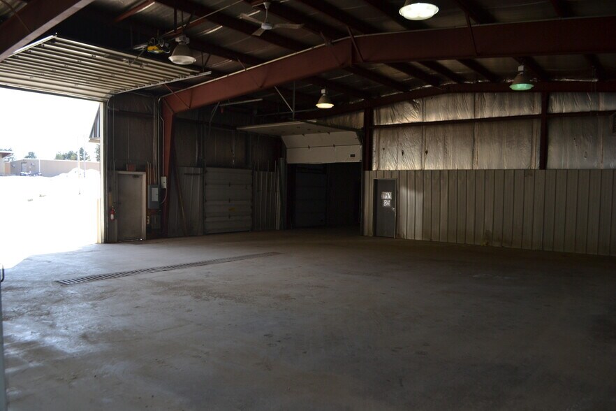 More Photos Of 6002 Saxon Ave, Weston Distribution For Lease