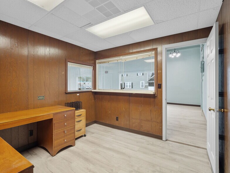 More Photos Of 200 E 4th St, Salem Freestanding For Lease