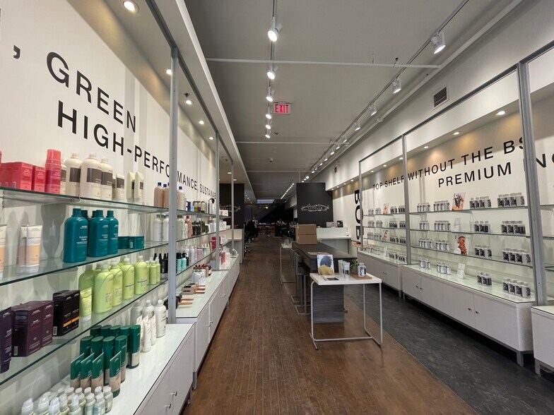 More Photos Of 269 Queen St W, Toronto Storefront Retail Residential For Lease
