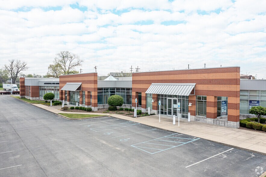 More Photos Of 900 Spring St, Jeffersonville Medical For Lease