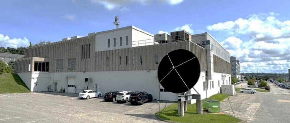 More Photos Of 3330 Rue King O, Sherbrooke Office For Sale