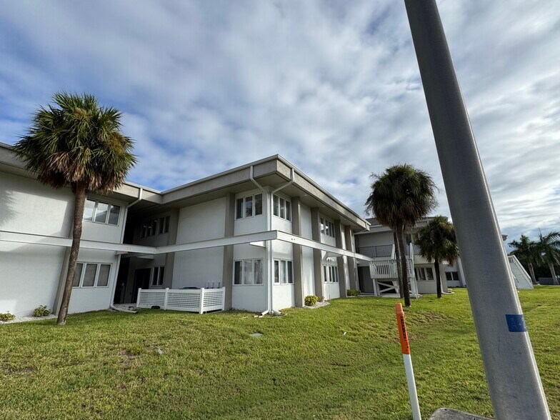 More Photos Of 1705 Colonial Blvd, Fort Myers Medical For Lease