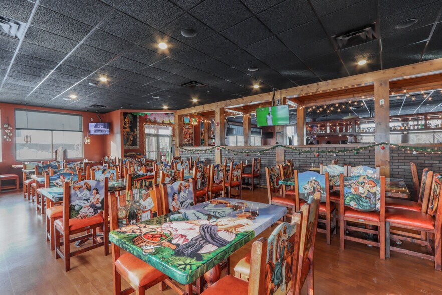 More Photos Of 190 Crossroads Dr, Plover Restaurant For Lease