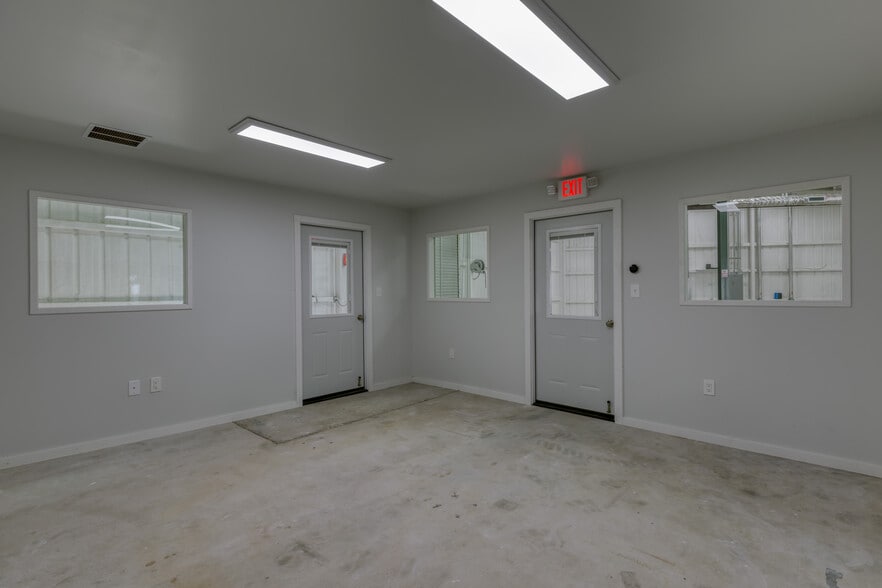 More Photos Of 3100 E Highway 199, Springtown Warehouse For Lease