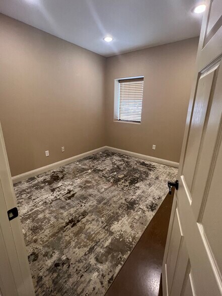 More Photos Of 6413 N State Highway 349, Midland Warehouse For Lease