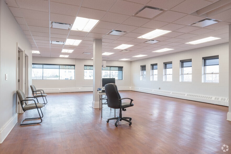 More Photos Of 1321-1325 Millersport Hwy, Amherst Office For Lease