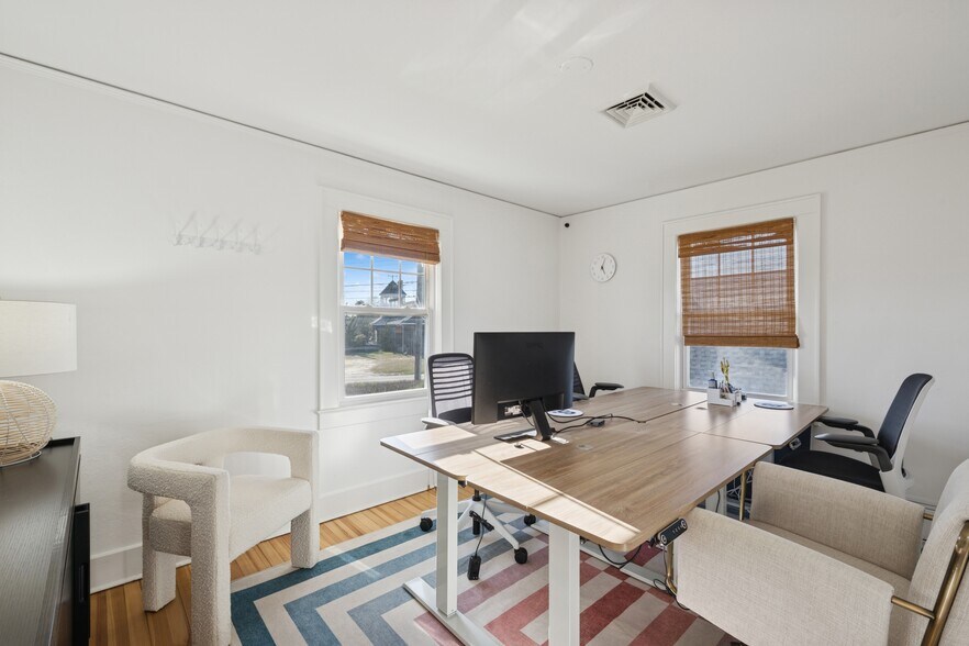 More Photos Of 103 Hayground Rd, Water Mill Unknown For Lease