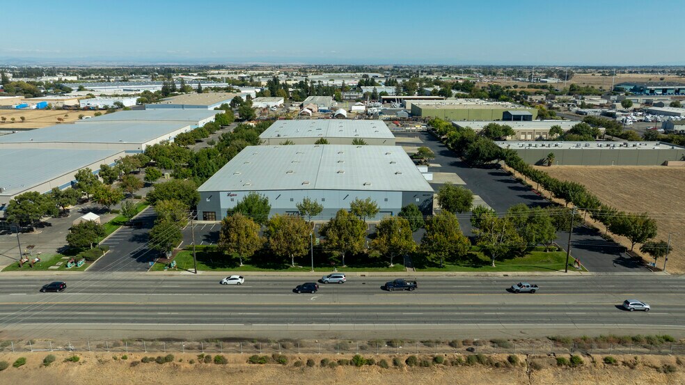 More Photos Of 6301 Florin Perkins Rd, Sacramento Warehouse For Lease