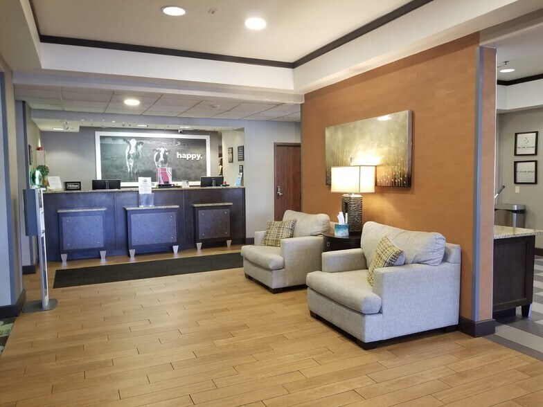 More Photos Of 7852 W Parkway Blvd, Tulsa Hotel For Sale