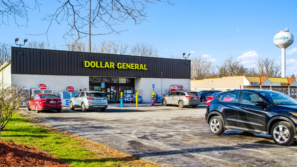 More Photos Of 300 S Main St, Brooklyn Freestanding For Sale