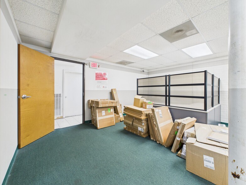 More Photos Of 1122 Pasadena Blvd, Pasadena Freestanding For Lease