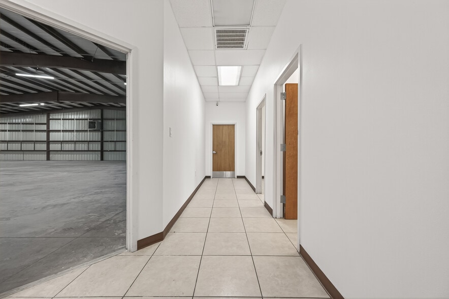 More Photos Of 10038 Grover Ln, Houston Warehouse For Sale