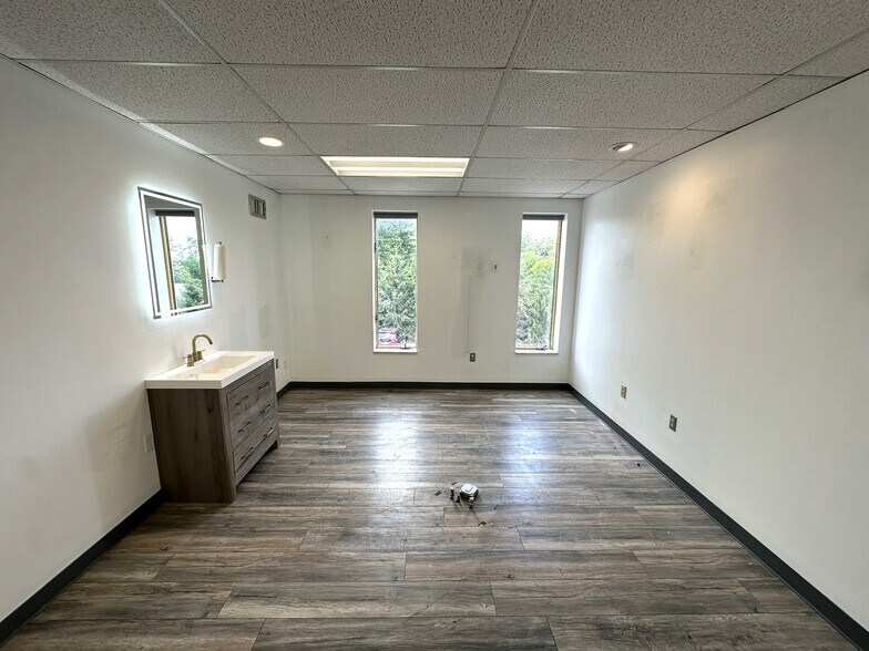 More Photos Of 2526 Monroeville Blvd, Monroeville Medical For Lease