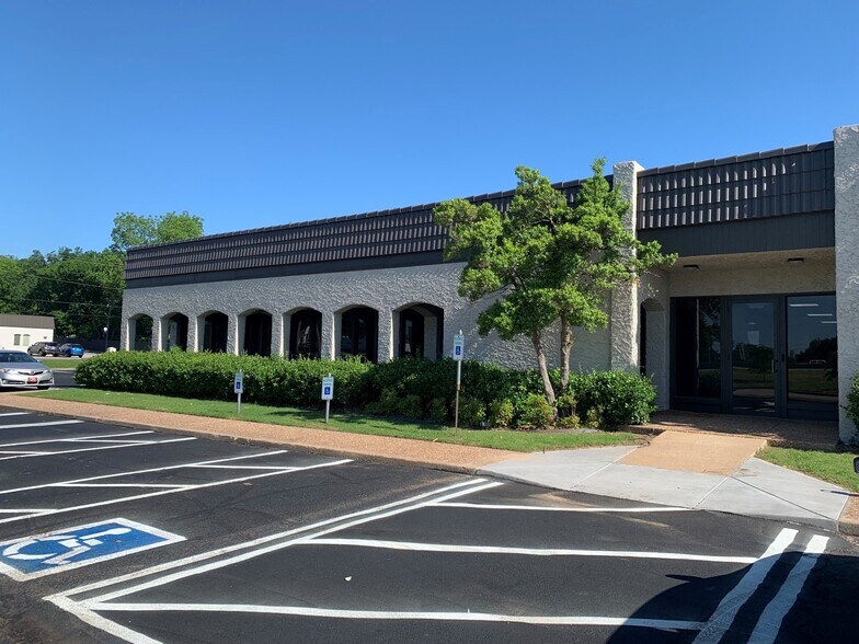 More Photos Of 3015 E Skelly Dr, Tulsa Medical For Lease