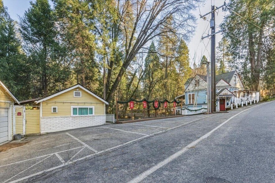 More Photos Of 301-317 S Pine St, Nevada City Hotel For Sale
