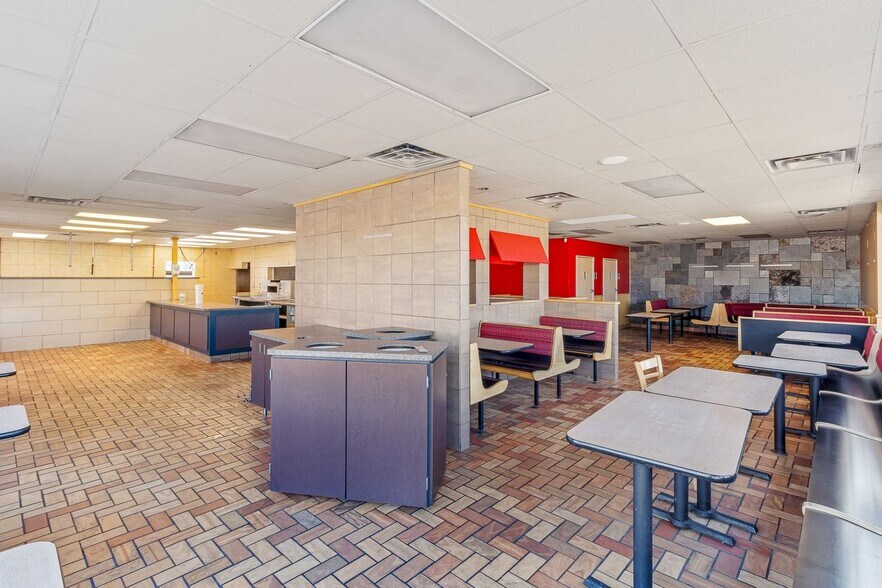 More Photos Of 2058 Portland Ave, Louisville Freestanding For Lease