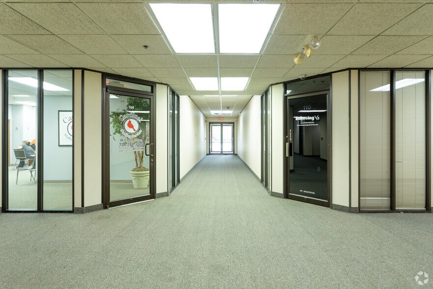 More Photos Of 20500 Eureka Rd, Taylor Office For Lease