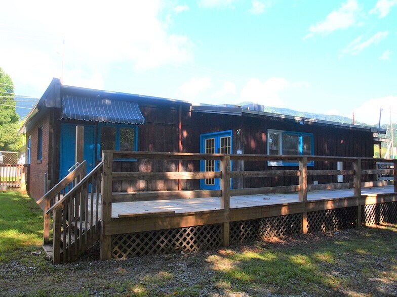 More Photos Of 1521 Sulphur Springs Rd, Waynesville Office For Sale