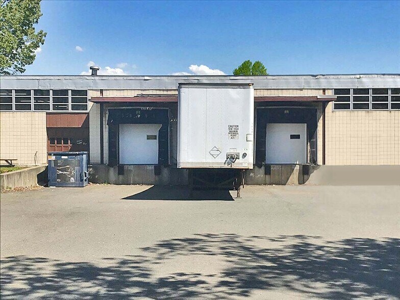 More Photos Of 70 Stoddard Ave, North Haven Warehouse For Lease