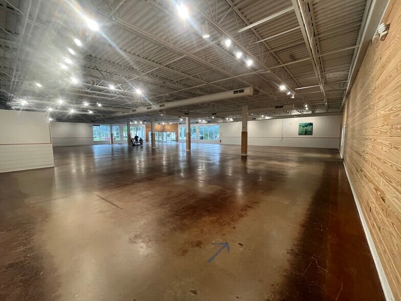 More Photos Of 1892 SE Federal Hwy, Stuart Storefront Retail Office For Sale