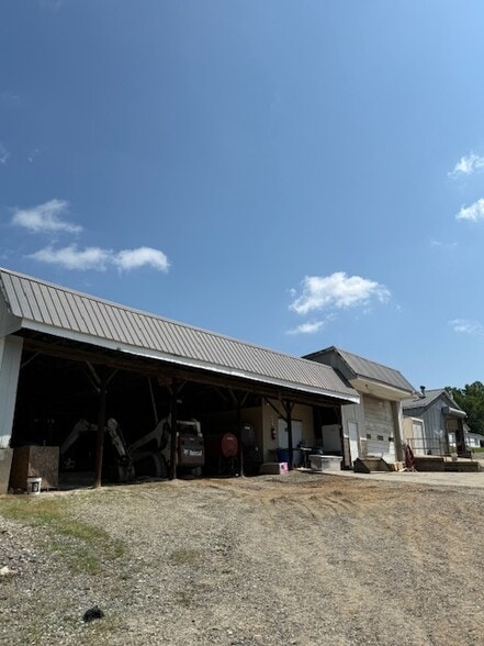 More Photos Of 2217 Chestnut Street Ext, High Point Industrial For Lease