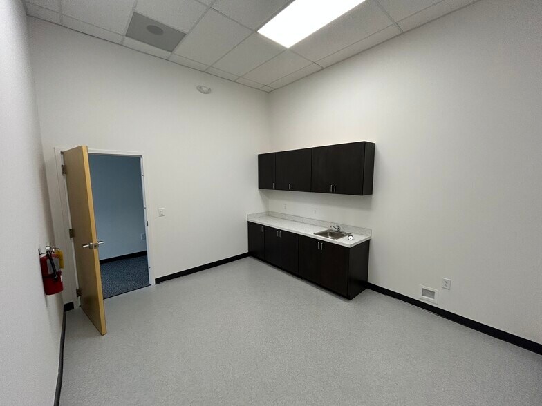 More Photos Of 150 Southridge Pky, Bessemer City Distribution For Lease