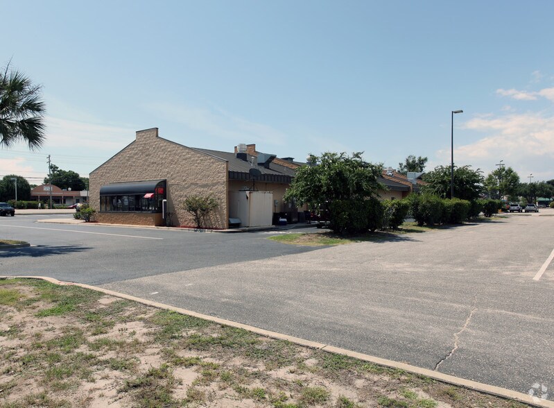 More Photos Of 3300 Highway 17 Business South, North Myrtle Beach General Retail For Lease