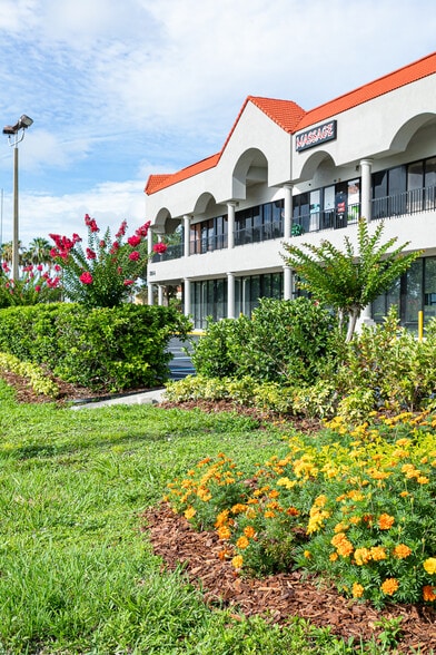 More Photos Of 2956-2960 Vineland Rd, Kissimmee Storefront Retail Office For Lease
